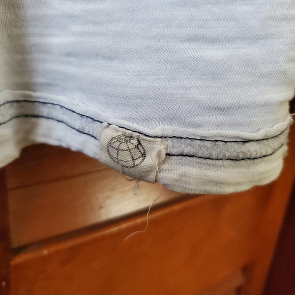 Free Planet T-shirt - Picture 4 of 7